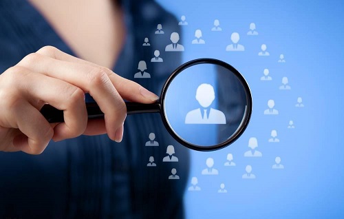 感觉包裹不对劲快递小哥立马报警 70万现金被拦截